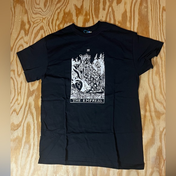 Facing West Tops - Handmade Tarot Empress graphic tee